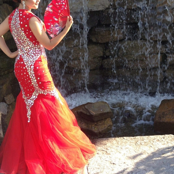 Prom dresses - Picture 2 of 6
